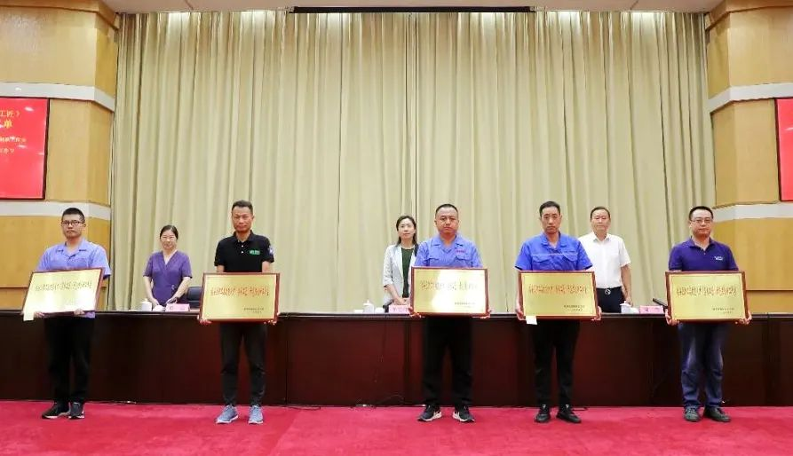 灯塔式人物丨技能大师郎冠军，照亮公海彩船6600高压事业